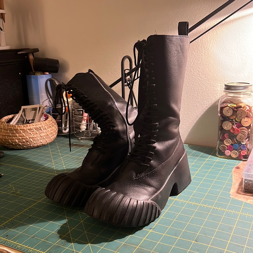 CHARLES AND KEITH MIDI LACE-UP BOOTS
